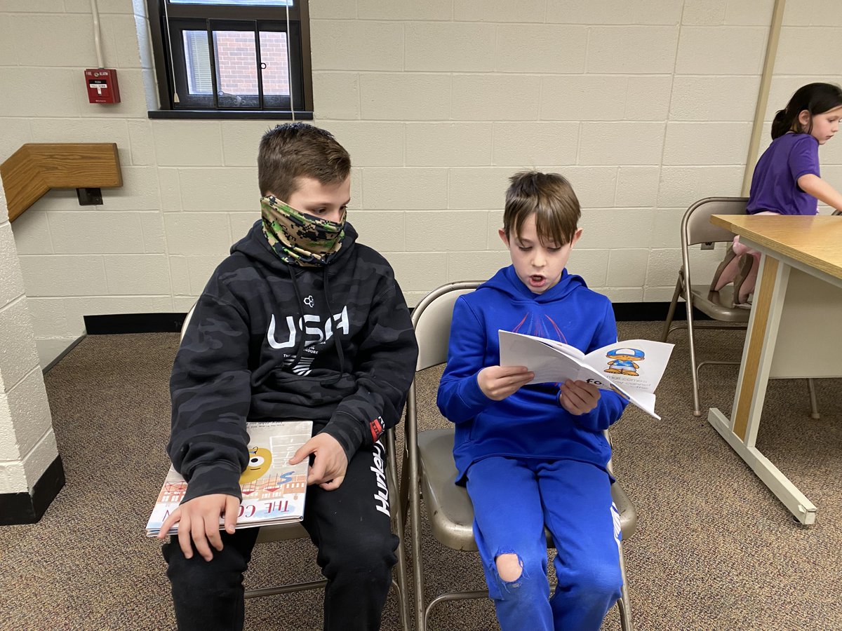 MrsMStack's tweet photo. My fourth graders enjoyed meeting their first grade book buddies and sharing their favorite books today! #goodbetterBUTZ https://t.co/3ArU8MOqev