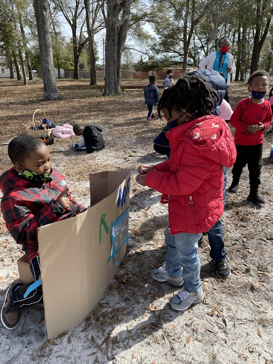 Best WOW experience ever!To wrap up our Boxes study, we attempted to create our own Roxaboxen from the story! From the pebble road to the🍦 truck the rangers did not disappoint #literacycomestolife #littlewritersbigideas #allthecounting #thatstablethough😂 #makecutecount