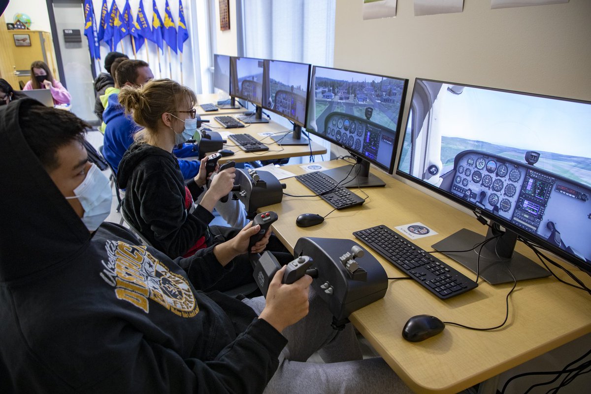 FWPS210's tweet photo. Junior cadets in Federal Way High Schools Air Force JROTC program are introduced to air and space professions while learning leadership, camaraderie, and community service, and more. Scholars have access to military resources — all without a commitment to serve in the military! https://t.co/Wekt7FTbzc