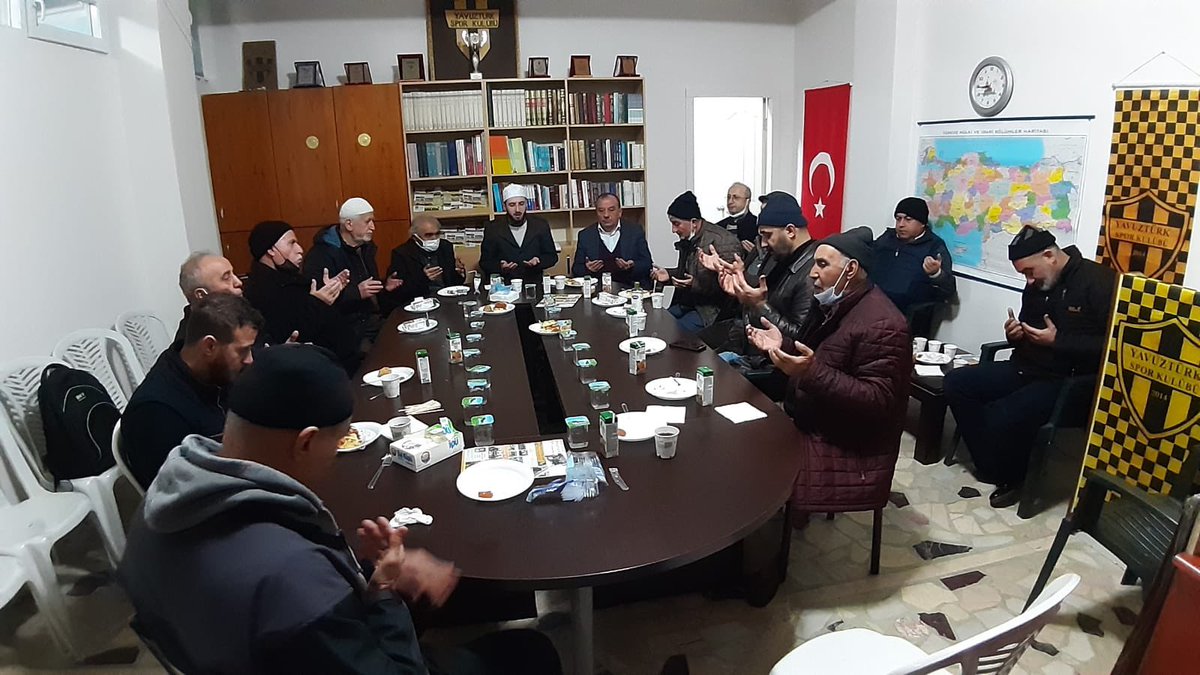 Erdem3458's tweet photo. Yavuztürk Spor Kulübü olarak bir hafta önce Rahmetli olan Mehmet Yaylı hocamıza kuran okuyup dua gönderdik. Allah kabul etsin inşallah. Mekanı cennet olsun. https://t.co/nXtf5era3N