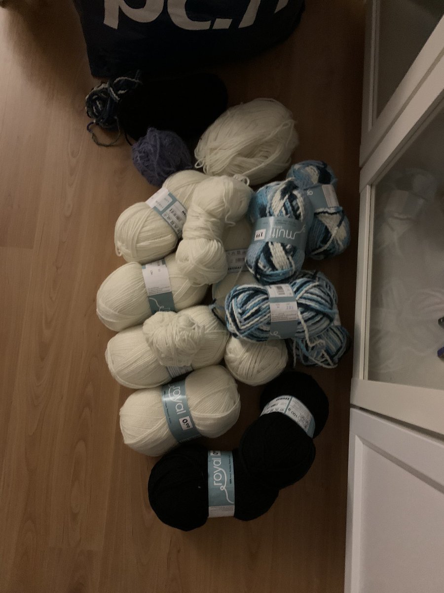 WillieHolvast's tweet photo. Kijk nou! Nog meer #BollenVoorBallen om te #BalletjesHaken🧶 net gebracht door de #Helden van de @DierenAmsterdam 🙏🙏🙏 #DankDankDank https://t.co/UN5VfNLIMD