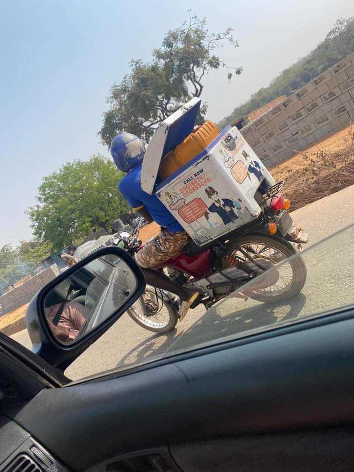 otizehh's tweet photo. Dispatch rider spotted with kegs of petrol as #fuelscarcity grips Nigeria
#otizehh https://t.co/xM6phLhCce