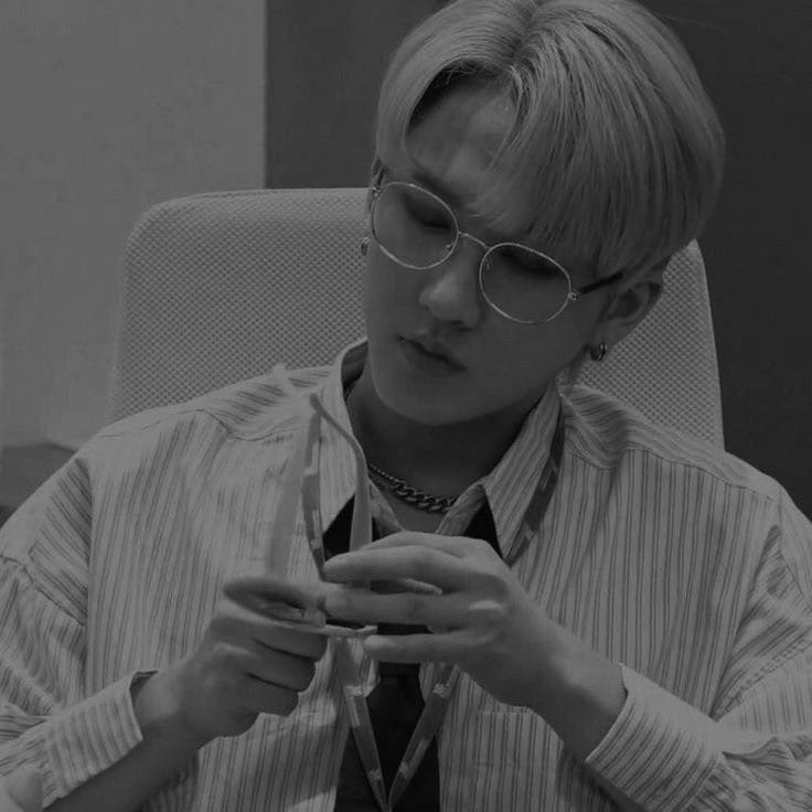Ugor13Nap's tweet photo. in connection with recent events:
Sunshine, I'm older than you
선샤인,나는 당신보다 나이가 많아요
Солнышко, я старше тебя
#Stray_kids #Seo_Changbin
#changbin #straykids #stray #skz
#서창빈 #seochangbin #Dwaekki #binni #changbinbubbles https://t.co/eSdNqfxOyZ