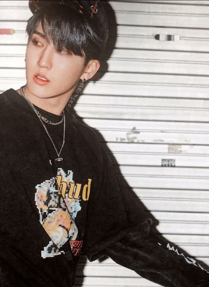 Ugor13Nap's tweet photo. in connection with recent events:
Sunshine, I'm older than you
선샤인,나는 당신보다 나이가 많아요
Солнышко, я старше тебя
#Stray_kids #Seo_Changbin
#changbin #straykids #stray #skz
#서창빈 #seochangbin #Dwaekki #binni #changbinbubbles https://t.co/eSdNqfxOyZ