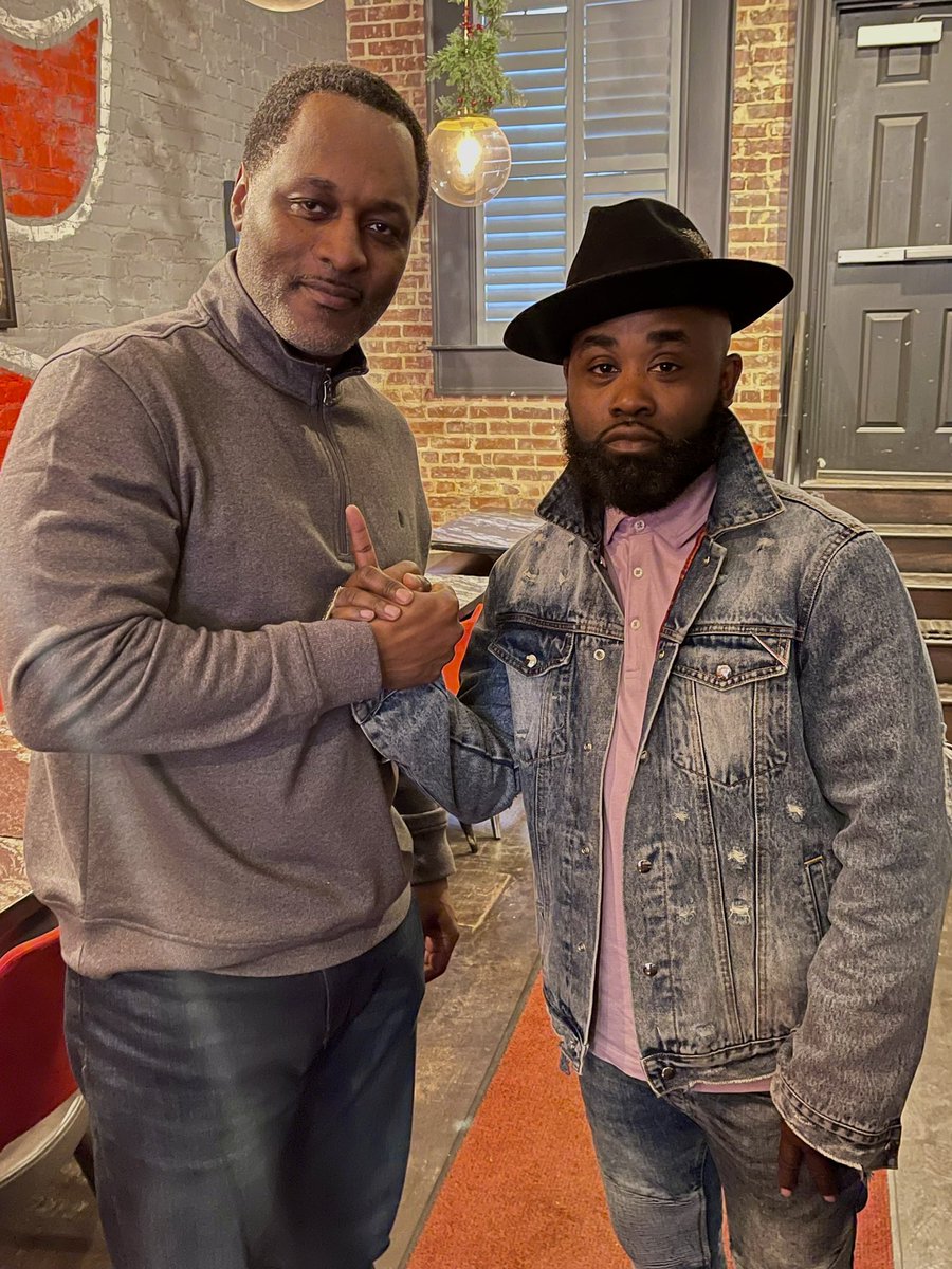 traychaney's tweet photo. What happens when BET’s #TheOVAL & BOUNCE TV’s #SaintsAndSinners Link Up? Javon Johnson aka Richard + Tray Chaney aka Kendrick= #WorkingBLACKActors Let’s Go Bro! #consistency #film #televison ATLANTA @JavonJohnson https://t.co/ApcJwsGeMk