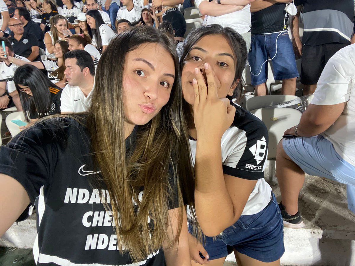 GibbonsAraceli's tweet photo. Mi amiga @angyalonsoo⚪️⚫️ https://t.co/e81rSBfWoH