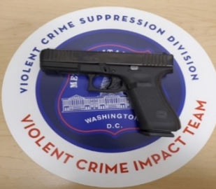 DCPoliceDept's tweet photo. In the last week, #DCPolice officers removed 67 illegal firearms from the streets of #DC and out of the hands of criminals.
#FirearmsFlashback https://t.co/j6DxuiJmRF