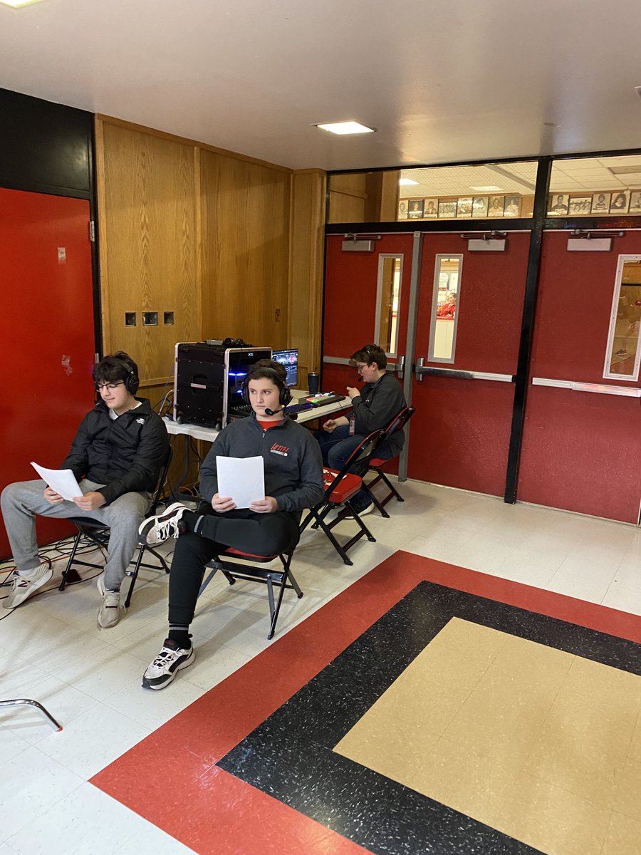MaineSouthAth's tweet photo. ⁦@MaineSouthGBB⁩  and WMTH Ready to go for the Regional Championship vs New Trier….watch the game on Maine South Athletics YouTube channel.  Let’s go Hawks! https://t.co/mI90n2NdRK