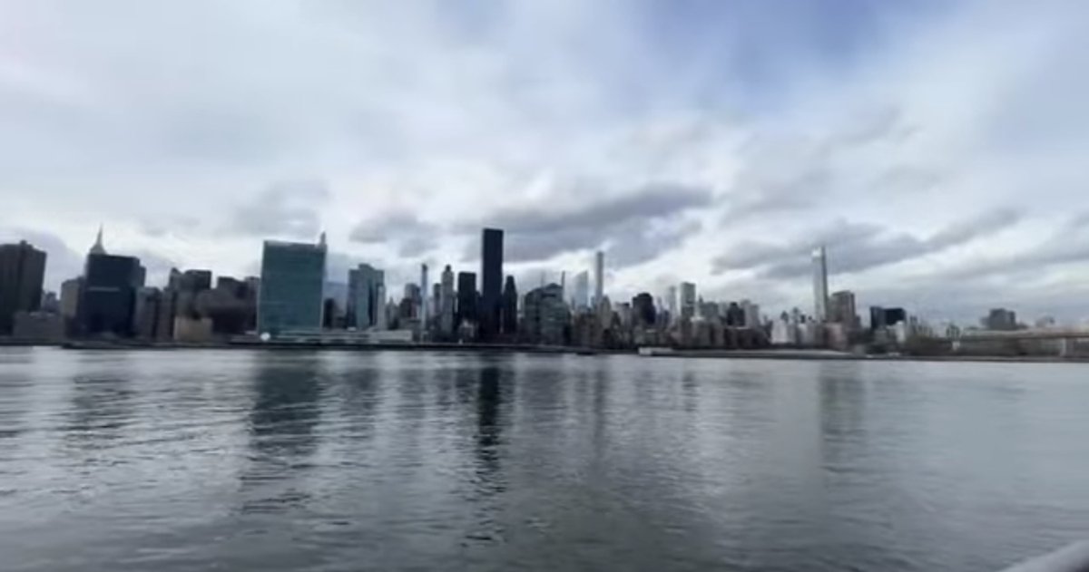 micheytx's tweet photo. Still in #AstoriaPark on @Dutchmazz livestream. #SteinwayLibrary #LongIsland #Queens #NewYorkCity #NYC #screenshots @YouTube 💙🤍💙🤍 https://t.co/IgSHUJ2TZY