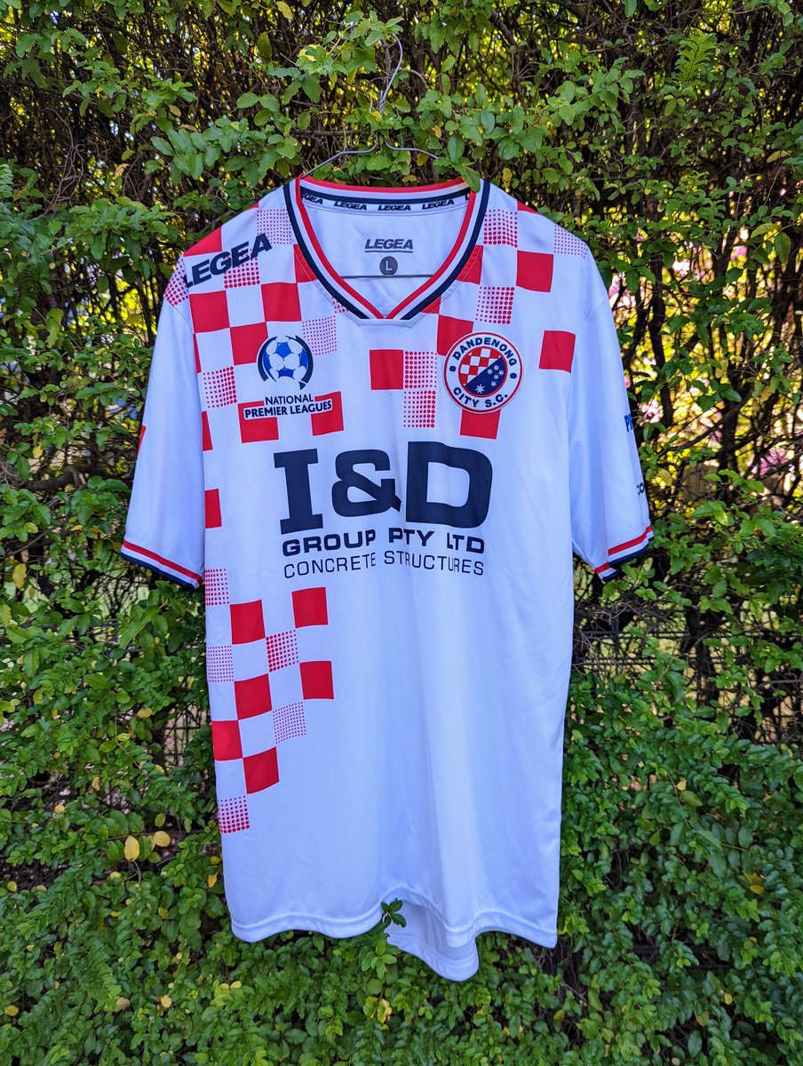 BransenGibson's tweet photo. The @nplvictoria is back in action and to celebrate I'm repping this awesome @DandyCitySC away kit for football shirt Friday. ⚽🇭🇷👕🔥 #FootballShirtFriday #NPLVIC https://t.co/aJe4y0HOcW