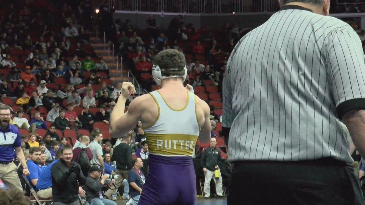 SportsZoneKCAU9's tweet photo. STATE WRESTLING: CLASS 2A &amp; 3A ROUND 1

See which Siouxland wrestlers are moving on to the state quarters tomorrow with highlights from @SBLWrestling @HeelanWrestling @warriorscwrestl @OrabsAD @WolverinesSOS &amp; @shstigerwrestle!

CATCH THE ACTION HERE ⏬
https://t.co/R91ypb4lV9 https://t.co/az08iTD3ax