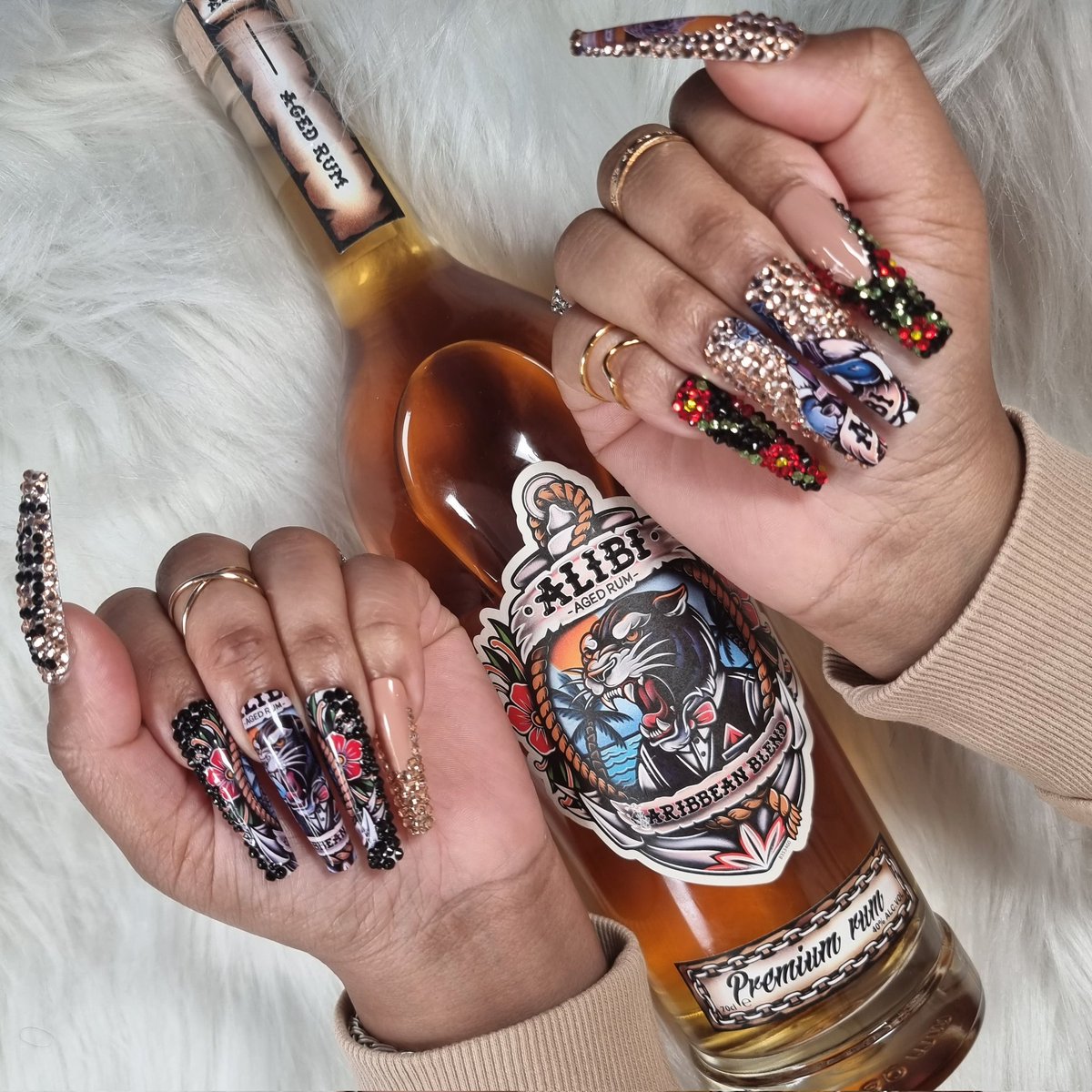 byAYVEO's tweet photo. I dont think yall understand my obsession #pressonnails #alibirum #customnails #nailart #pressons https://t.co/YTAXWE9nGU