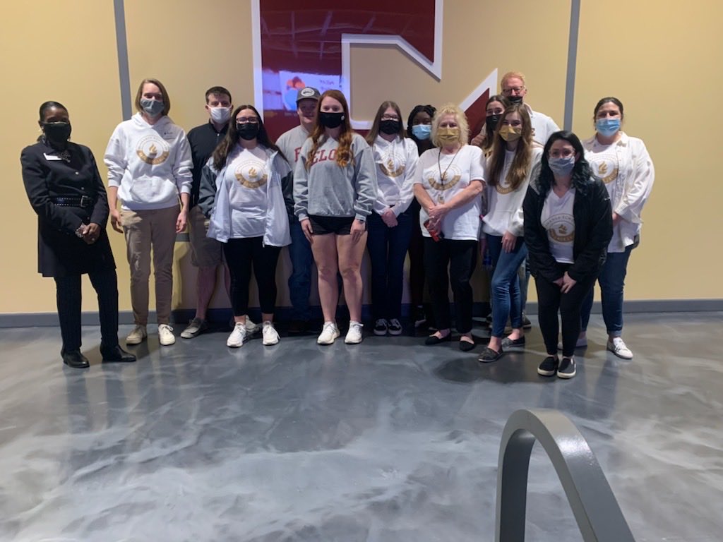 Enjoying a night watching  ⁦⁦<a href="/elonuniversity/">Elon University</a>⁩ basketball with the ⁦<a href="/AlamanceScholar/">Alamance Scholars</a>⁩ program!  #growingouramazingeducators