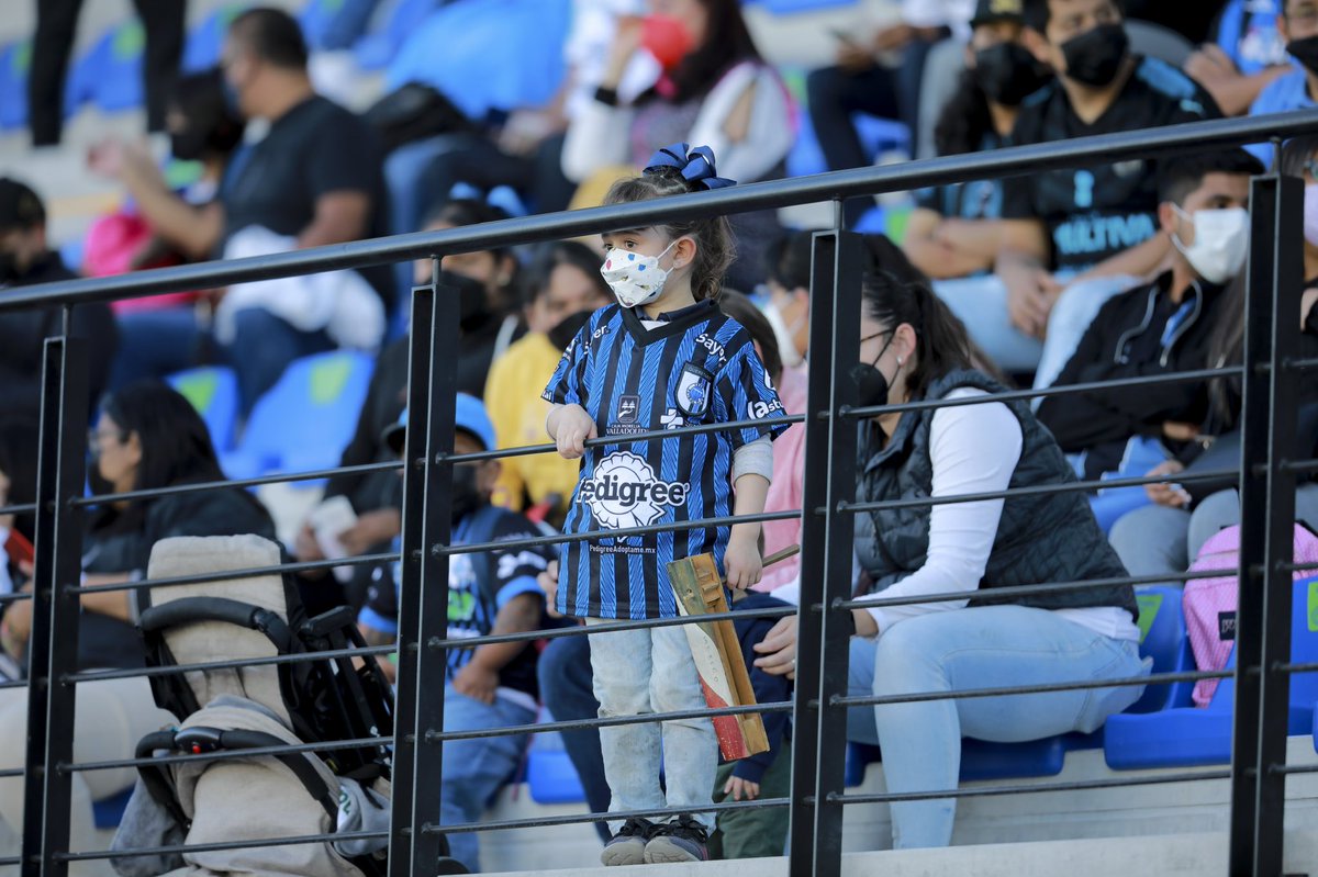 VCordoba1's tweet photo. Mini queen 👸🏽, no te conozco pero te quiero mucho. 

Que alguien me ayude a encontrarla💙 @GallosFemenil 

#DandoleLaVueltaAlCuento https://t.co/2X6U0NY93g
