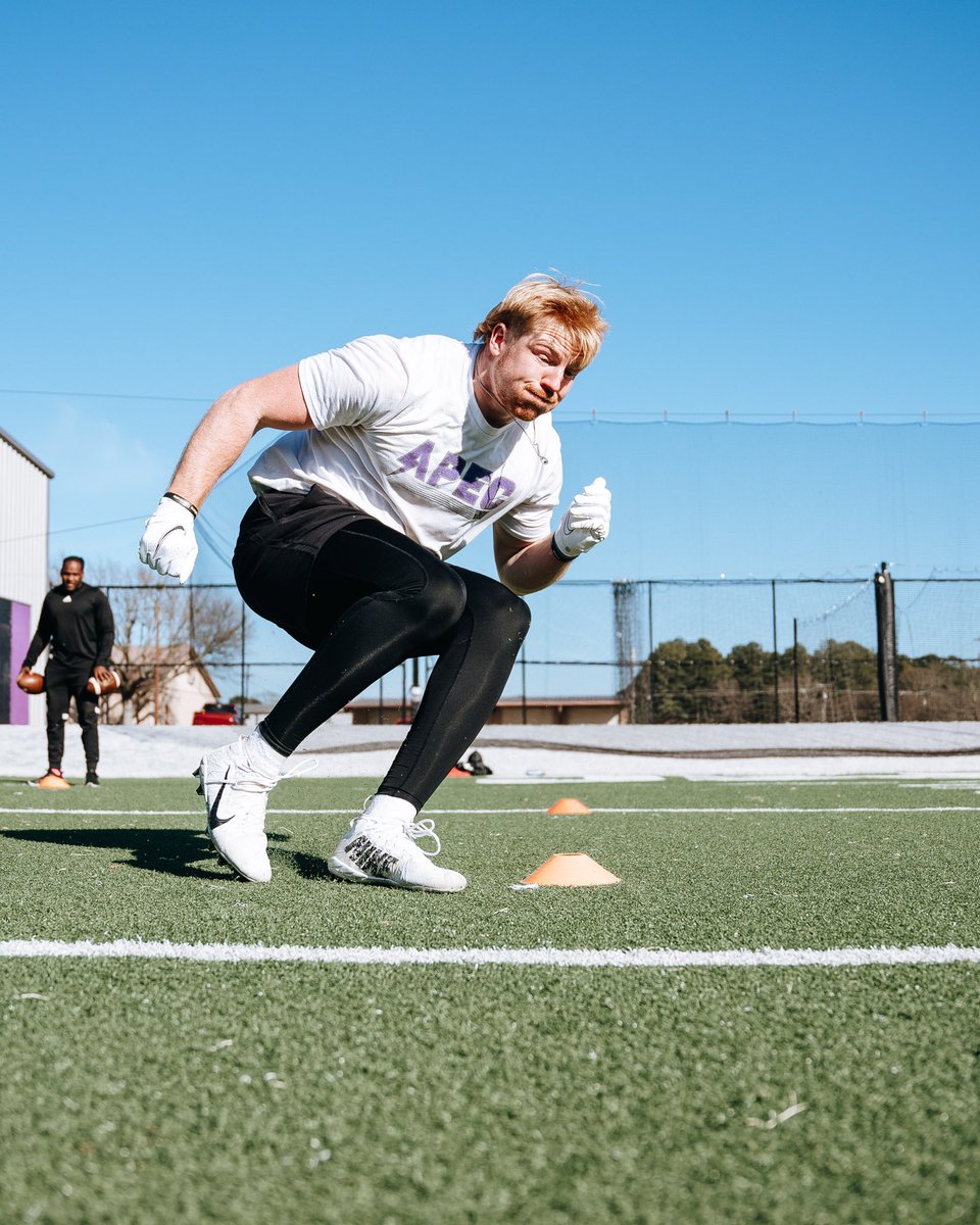 tbush_3's tweet photo. Can we go fast ππΎπ¨ of course but we also can hit the brakes and watch you fly right by!!!
β If you want to be a Freak you got train with Freaks β
#FreakSession #Drophips #shouldersovertoes #speedthefeetup #roadtothenfldraft #freaktimeshowtime #Wr #skill #Football #topgun https://t.co/BZa99hCsNA