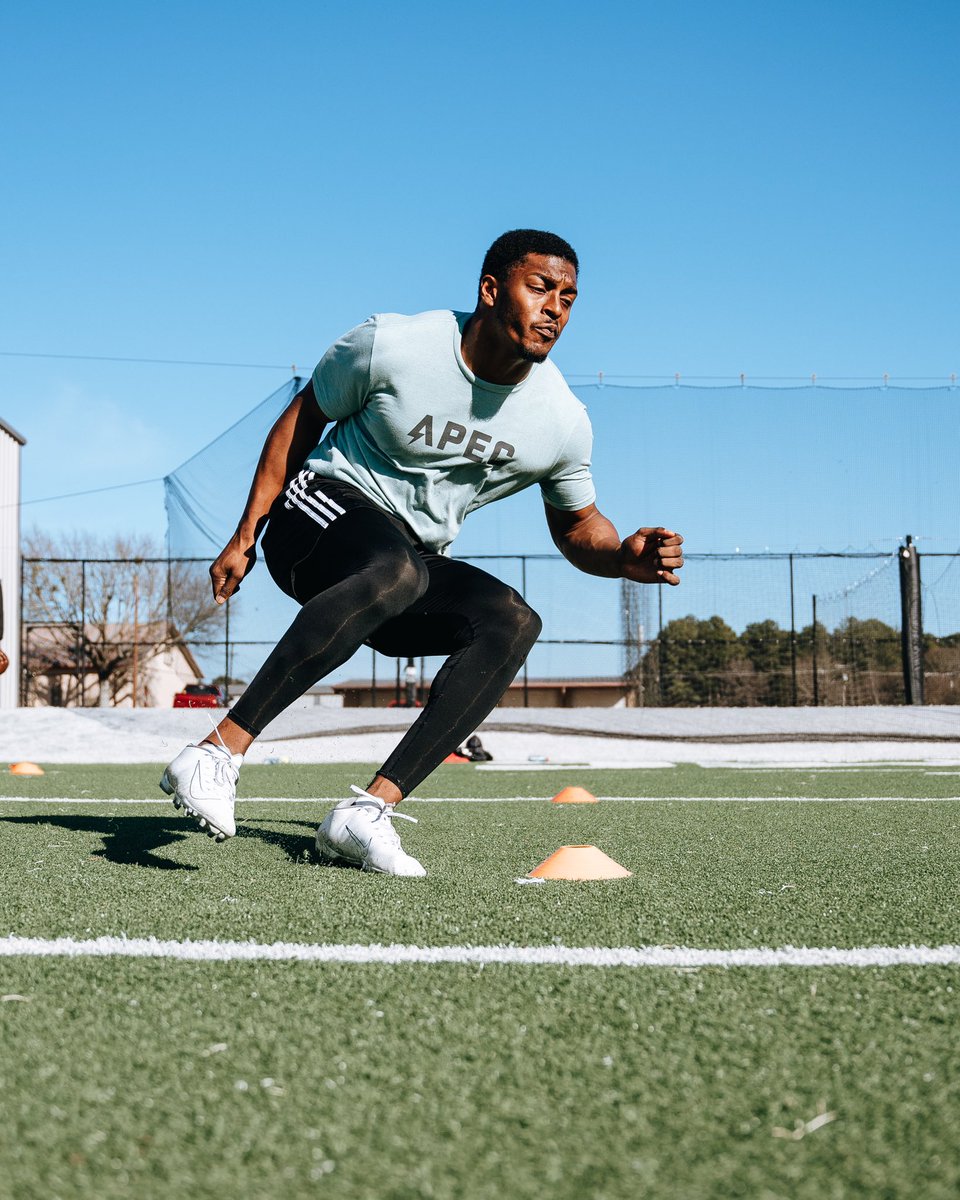 tbush_3's tweet photo. Can we go fast ππΎπ¨ of course but we also can hit the brakes and watch you fly right by!!!
β If you want to be a Freak you got train with Freaks β
#FreakSession #Drophips #shouldersovertoes #speedthefeetup #roadtothenfldraft #freaktimeshowtime #Wr #skill #Football #topgun https://t.co/BZa99hCsNA