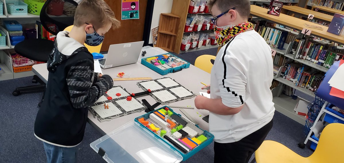 MrsScheeler2grd's tweet photo. Robotics club is a blast. Making launch page and creating blueprints. #vexgo #robotics #Engineering #creatingnewinterests #clubs #stem @TheBeach_AACPS https://t.co/mGDo0Daebe