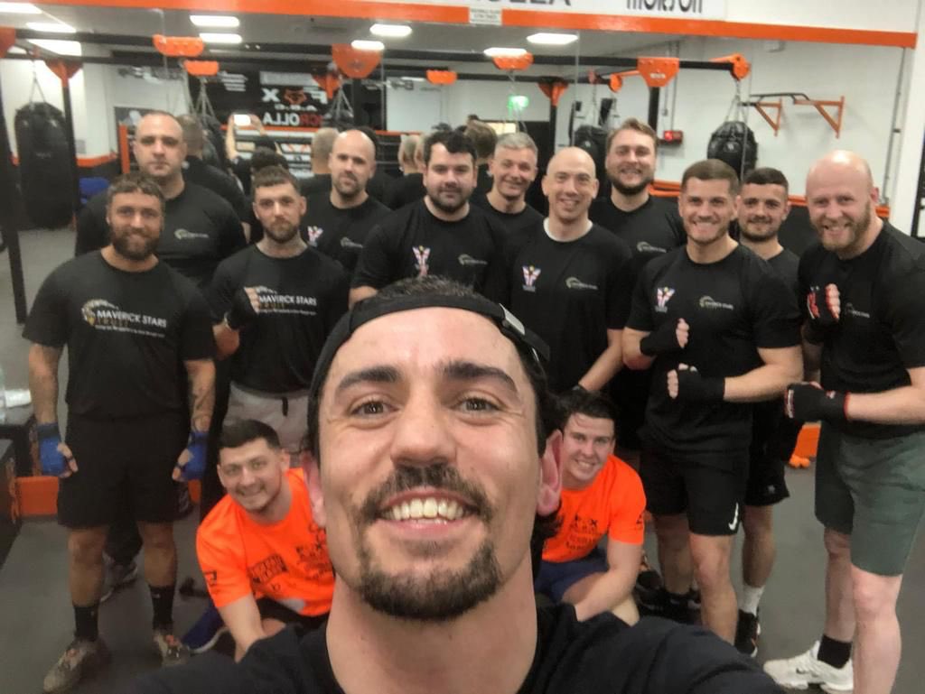Tonight, our @OAFCVeterans began their 8 week Boxing programme with <a href="/maverickstars1/">Maverick Stars Trust 💫</a> and Fox ABC! 

On the first session, they where joined by <a href="/ant_crolla/">anthony crolla</a> 🥊 

To register your interest for the Oldham Athletic Military Veterans, email Peter.boase@oact.org.uk

#OACT | #OAFC