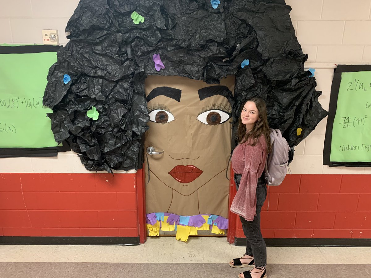 OfficerG308's tweet photo. Finally caught the Art &amp; Artist together. #HiddenFigures #thatSROlife #BlackHistoryMonth @CanyonUnion @sdavis1908 @canyonhscougars https://t.co/AQCgYGkQZP