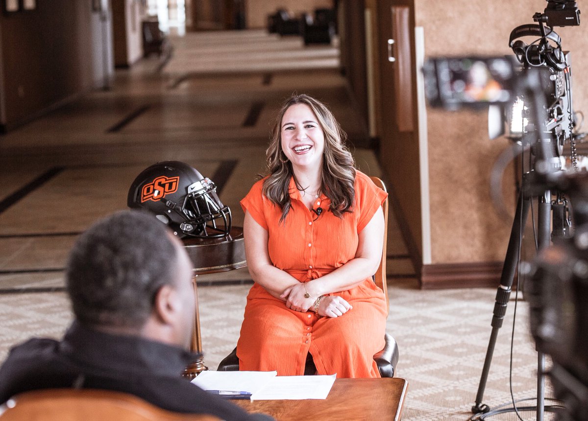 JessicaMorrey's tweet photo. I had a chance to sit down with #OkState’s new Defensive Coordinator @CoachDerekMason today! Idk if you can tell by the pics but we had a great time 😂

Cowboy fans - y’all are really gonna enjoy getting to know him! 

Full interview coming soon 👀 https://t.co/9EZa9DxLI4