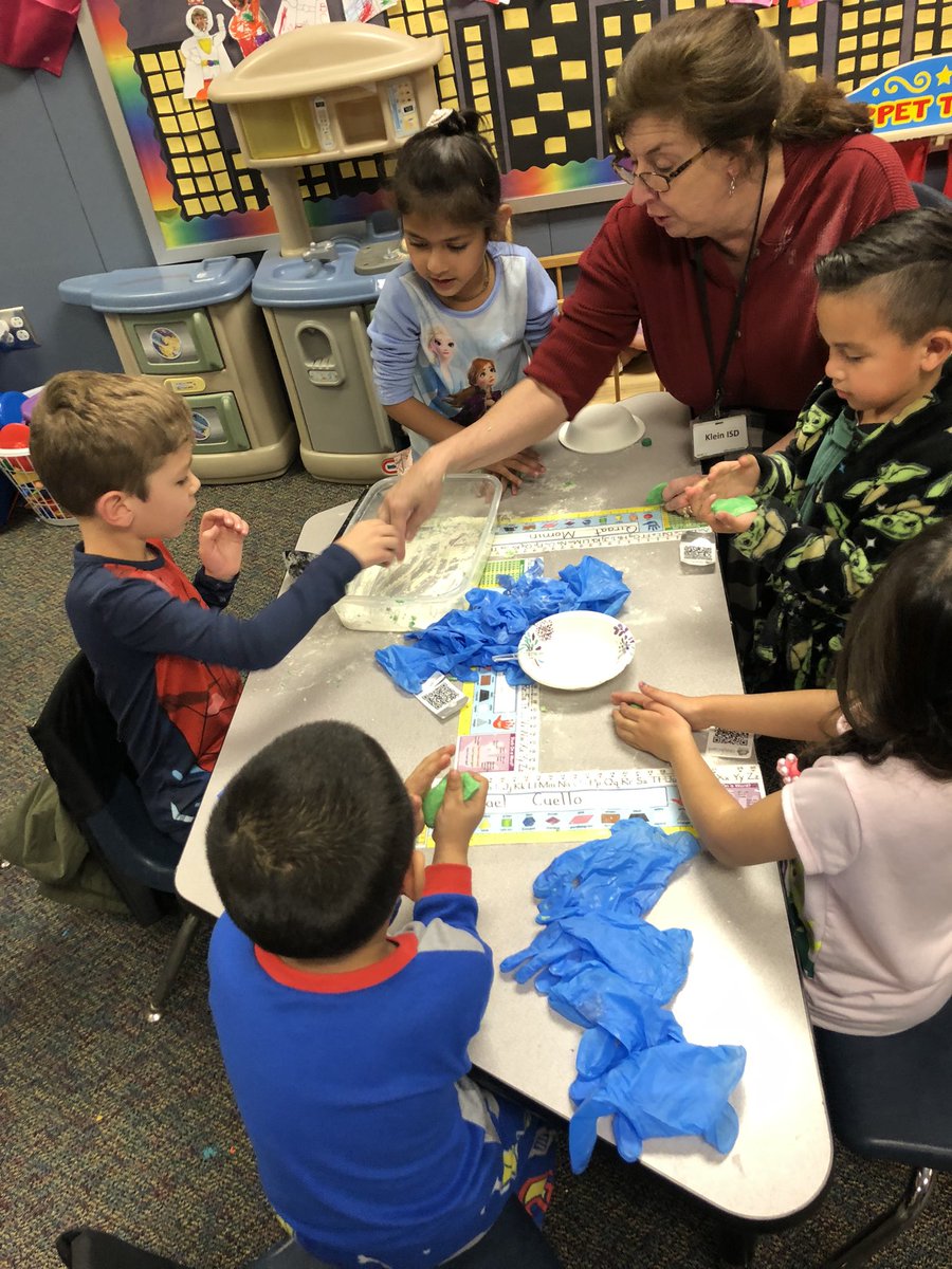 Cassandra Wolfe tweet media