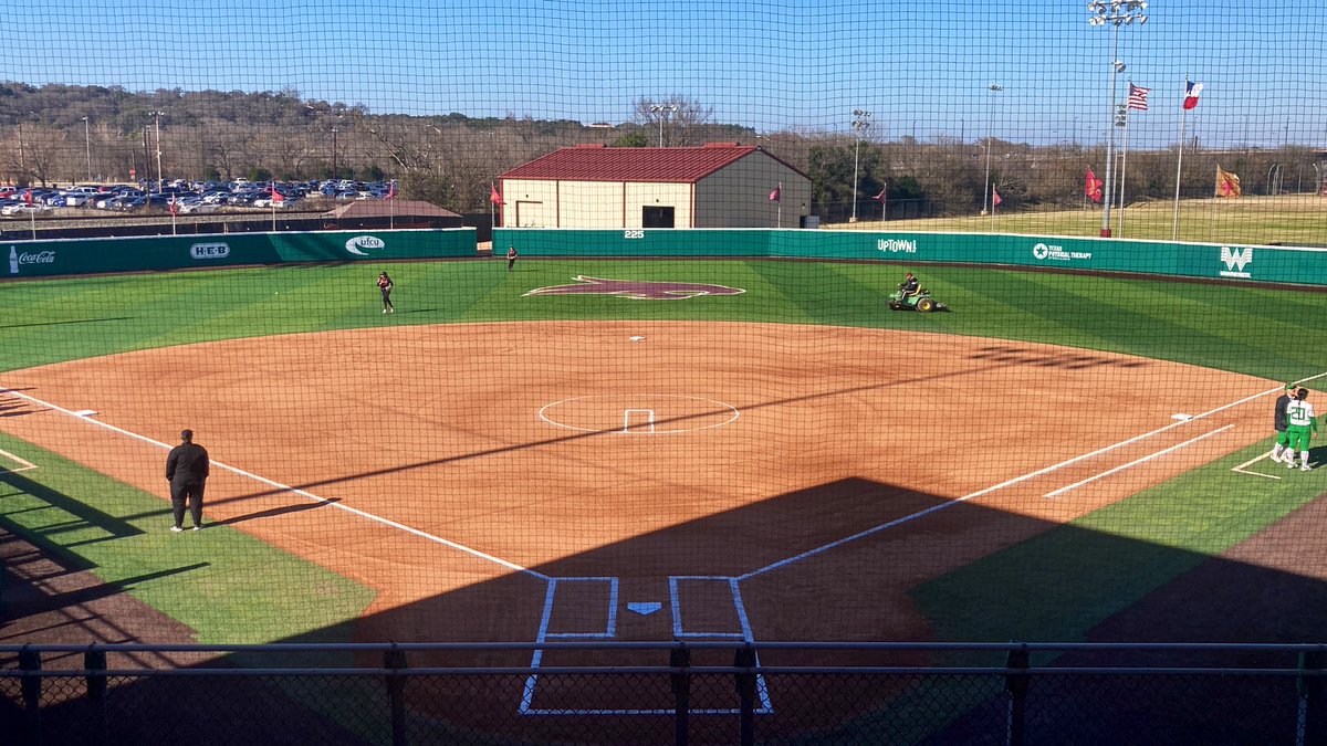 kylejowen12's tweet photo. 20 Minutes until first pitch here at the Bobcat Softball Stadium!
@TXStateSoftball is taking on No. 12 @OregonSB in the Bobcat's first home game of the year!
Follow this thread for live updates!
#TXSTSB🥎
@UniversityStar https://t.co/3iOcauleR2