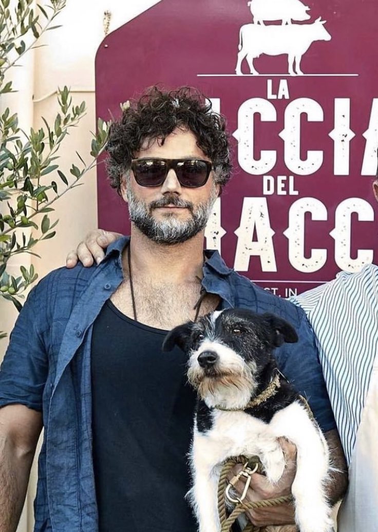 chiaraberto_'s tweet photo. Quell’improvvisa voglia di essere un cane #GrandeFratelloVip https://t.co/YYvB1Lt6xL