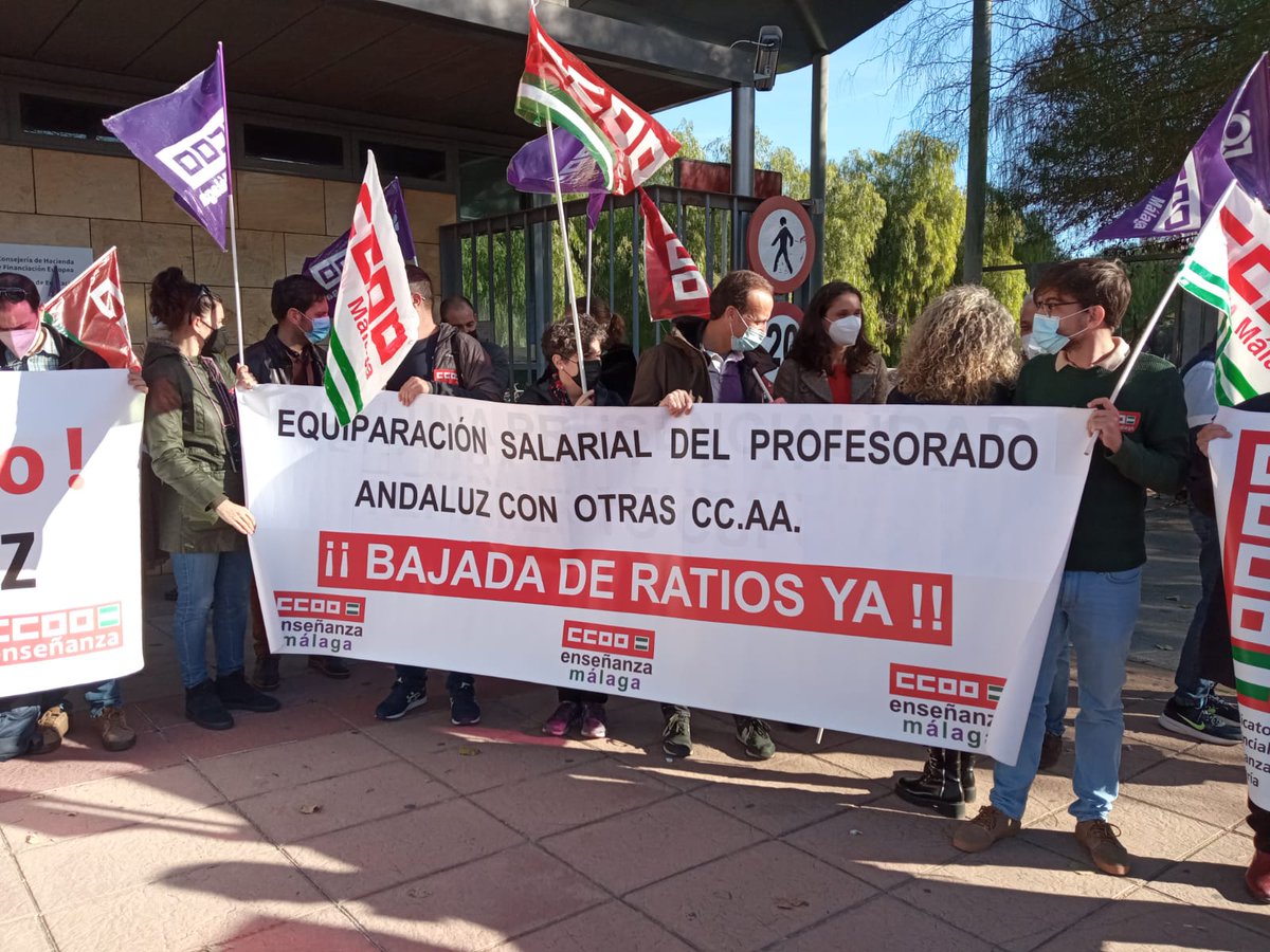 YOLANDACCOOMA's tweet photo. Bueno, menudo camino @EducaAnd @AndaluciaJunta Cierran aulas públicas, recortan plantillas, no⬇️ratios ni las fijan para PT, AL y Orientación, permiten la precariedad d #MonitorasEnLucha, #PTIS,... pero abren #universidades privadas aun con informes negativos...¡vamos bien!😤 https://t.co/J7HqX18fbw