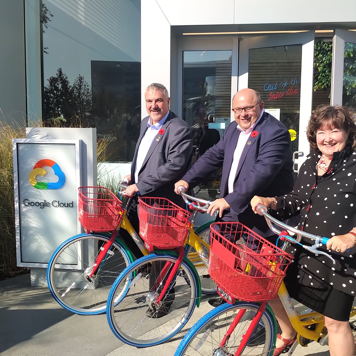 berryonline's tweet image. Congrats to friend &amp;amp; colleague Mayor @DaveJaworsky on your decision to retire from public life. From countless community events to hanging with out of this world musicians, from promoting the #TOWRcorridor to being a champion of #BeKind, thx - you've been a great mayor &amp;amp; partner!