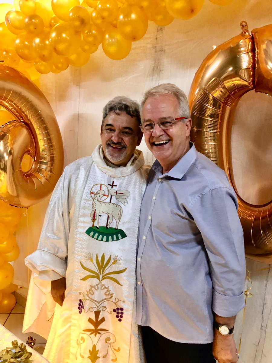 CesarColnago's tweet image. Parabéns Padre Theodoro! Que Deus te abençoe sempre
Fiquei feliz de ver a comunidade em peso presente, para prestigiá-lo na missa de comemoração dos seus 60 anos🙏🙏
