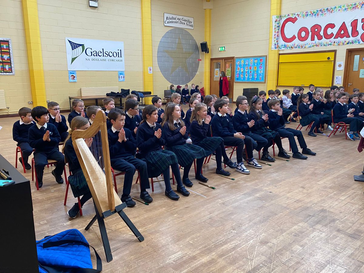 gaelscoilnadug1's tweet photo. Lá mór do Rang 2 inniu leis an gCéad Fhaoistin. @Gaeloid @DouglasPostMag #rang2 #GnaD https://t.co/8hEUiRDpRC