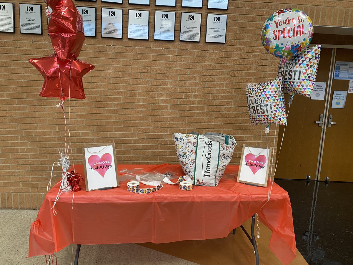 kirkwoodtrack's tweet photo. Even though there was an early release today, we did manage to meet with some great students, passing out stickers and candy for #Randomactsofkindnessday2022
Everyone seemed so surprised, but grateful! Mission accomplished! https://t.co/MPdNWYROc3