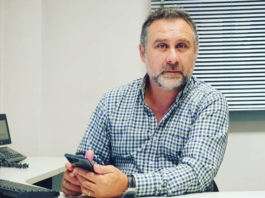 PatoBullrich's tweet photo. Con mucha tristeza lamentamos el fallecimiento de Rodrigo Conti. Se sumó al equipo hace muy poco y con su profesionalismo y compromiso se ganó nuestros corazones. En nombre de todos abrazo a su familia en este doloroso momento. https://t.co/4WWvOcbmSO