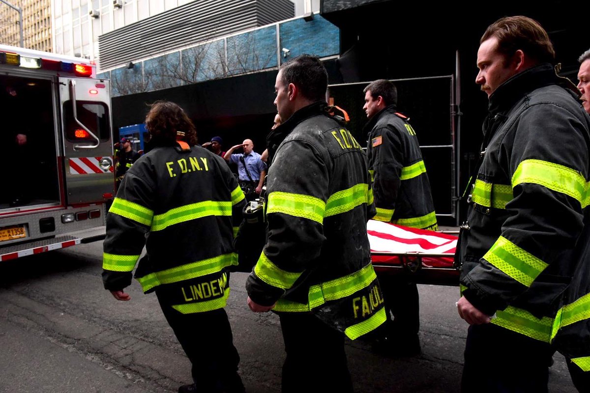 FDNY members salute Firefighter Jesse Gerhard, during his dignified transfer, Firefighter Gerhard continues to save the lives of strangers as an organ donor. Read more: bit.ly/3BvY7m7

Be a hero, be an organ donor! Sign up: on.ny.gov/3kNabWi