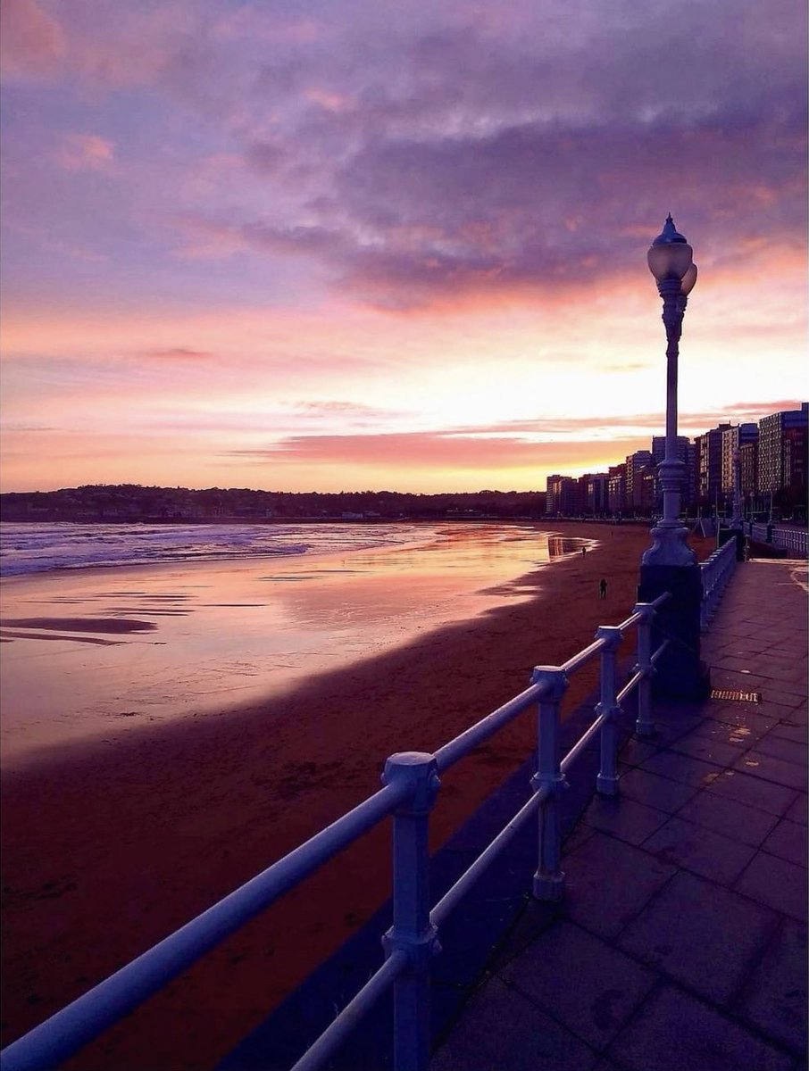 igers_gijon's tweet photo. ¡Buenas noches @igers_gijon! Más colores de #Gijon✨ 📸 Foto de @beckadf

 ✨❤️✨🌟💫✨#igerstierrina #igers_gijon #igersspain #igers #igersgijon #igersasturias #coloresdegijon https://t.co/rDsIHE2dZq