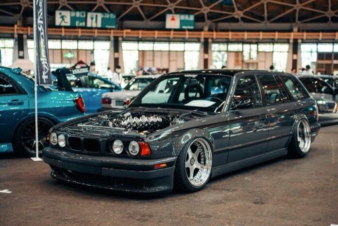 ImportSauce's tweet photo. Check out Kiyoto Furuyama’s BMW e34 540i Touring. @kiyoto_e34s38 . Now live on https://t.co/7mJqcQN2Gl. #bmw #bmwe34 #e34touring #e34touringlife #s38 #s38b38
#bbsrs #m5 #540i #stancenation https://t.co/pBt9JewE9Q