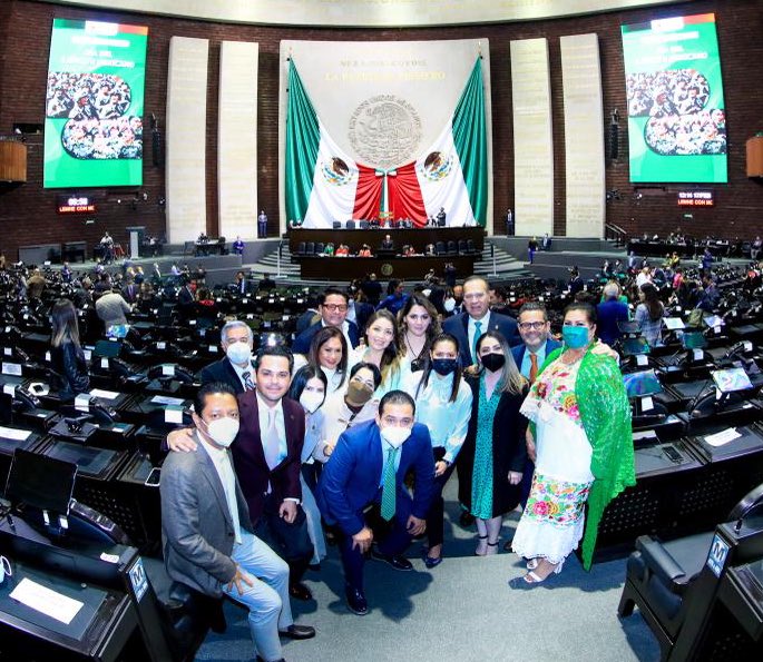 ¡Lo logramos!👏🏼👏🏼🙌🏼🙌🏼😍
La <a href="/Mx_Diputados/">H. Cámara de Diputados</a> aprobó la #PropuestaVerde💚 que promueve el uso de #EnergíasRenovables en el alumbrado público.
#SerVerdeEs avanzar en la transición energética y contribuir en la lucha contra el #CambioClimático