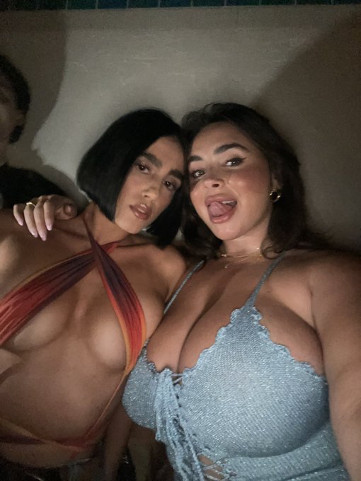 Me n my hottie https://t.co/1OxzDuOTi4 https://t.co/OZTDE9do76