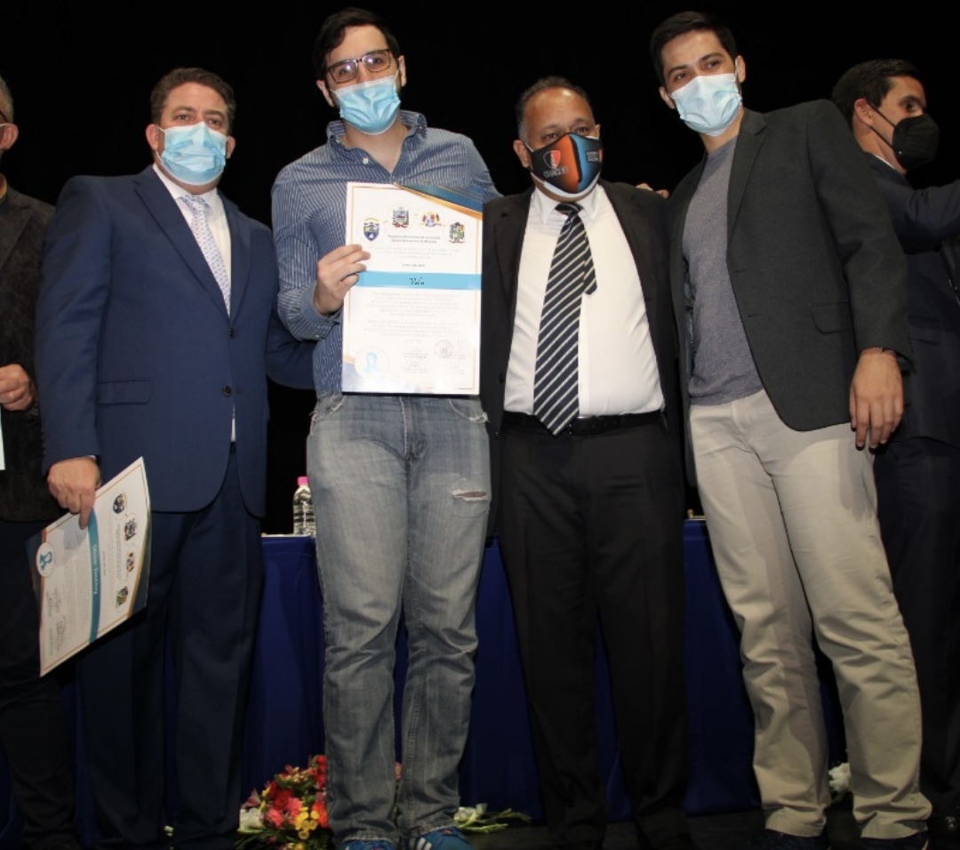 myval_u's tweet image. El día de hoy, nuestro trabajo fue reconocido en el marco del Día de la Juventud.

Gracias a las Alcaldías de los Municipios Chacao, El Hatillo, Baruta y Los Salias, por incluirnos entre los jóvenes condecorados.

#FinanzasEnMiEscuela🏡