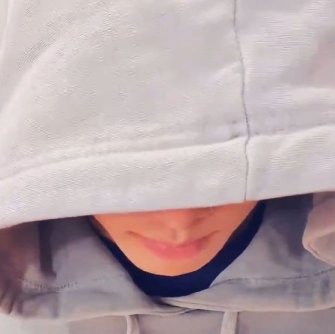 bydeodeok's tweet image. #secretive