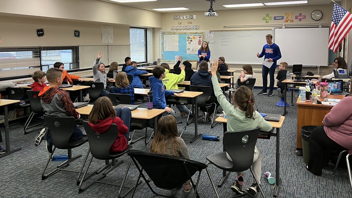 WeboStrength's tweet photo. One group of Athletic Ambassadors traveled to @ThorntownES today to teach a lesson on perseverance. It has been so awesome seeing these high schoolers grow into great leaders this year! https://t.co/R0wNBjiCgc