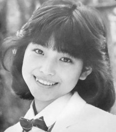 shinya_bokudake's tweet image. 【ちょっと一興😉】

モノクロ▶カラー

#水野きみこ 

某雑誌の特集記事より、
デビュー直前の頃😘

@retoro_mode