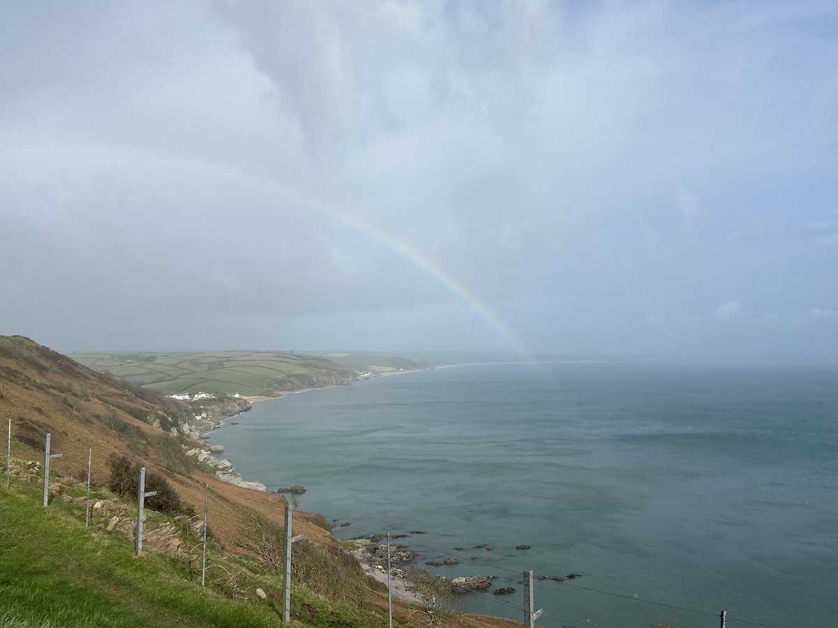 GeographyTggs's tweet photo. The calm before #stormeunice ……. 
It was a privilege taking y12 geography students to Slapton accompanied by great teaching from @FSCSlaptonLey. Shame we had to cut it short https://t.co/UhVXWSckye