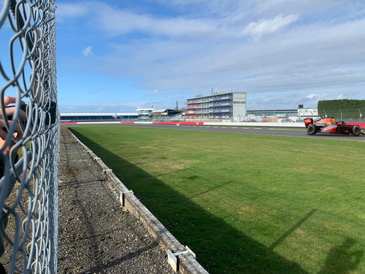 Hamoltin77's tweet photo. This was the one picture I managed to get of the RB18 whilst personnel was not looking. Will be took down soon as fear of being sued. 

#f1 #formula1 #formulaone #redbull #RB18 https://t.co/upjpWHBmGN