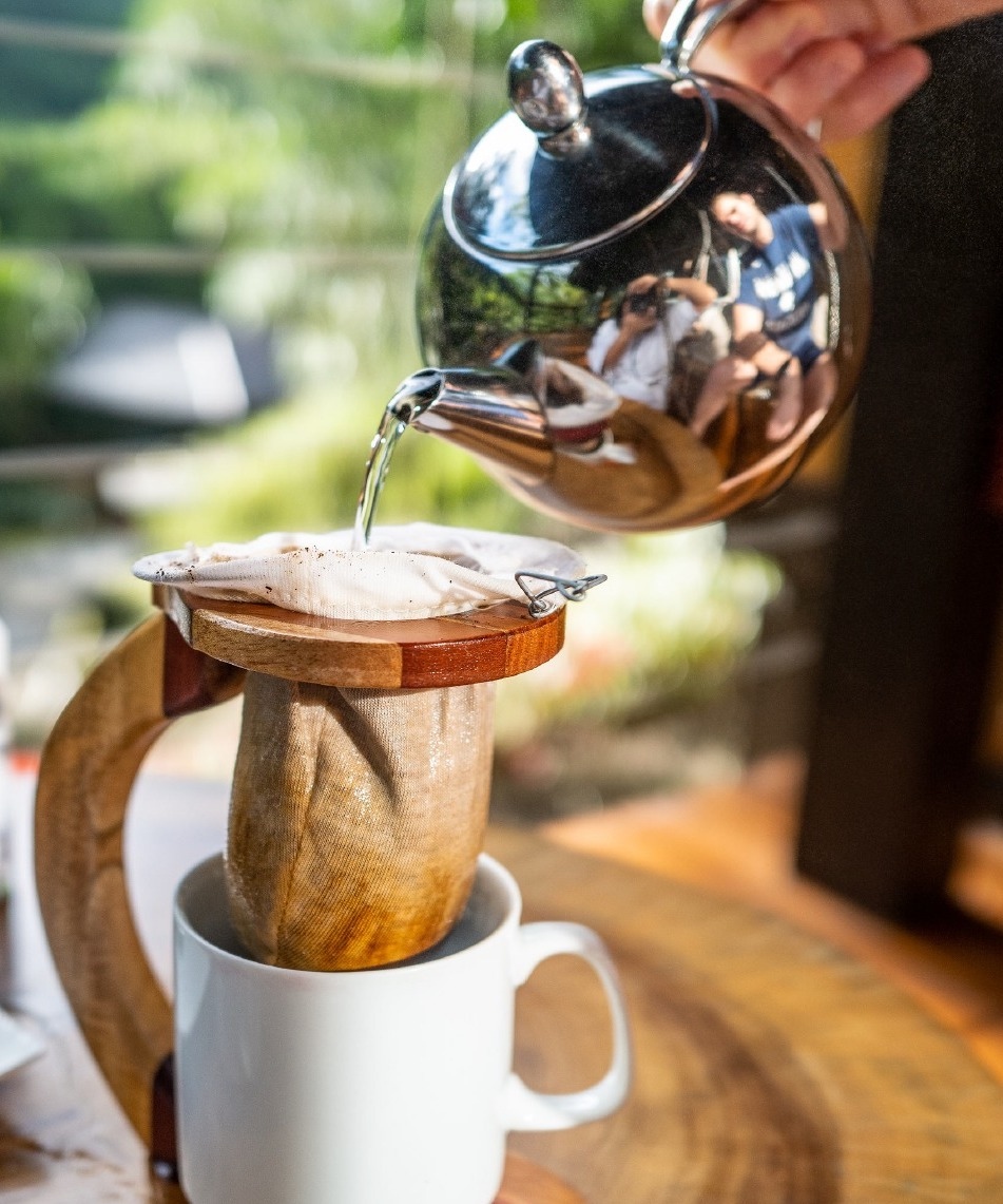 In #costarica, even a cup of #coffee is worth writing home about. Where to go? El Silencio Lodge &amp; Spa. Visit tl.formstack.com/forms/protrave… to live chat with a #travel advisor about a stay with our private VIP perks.