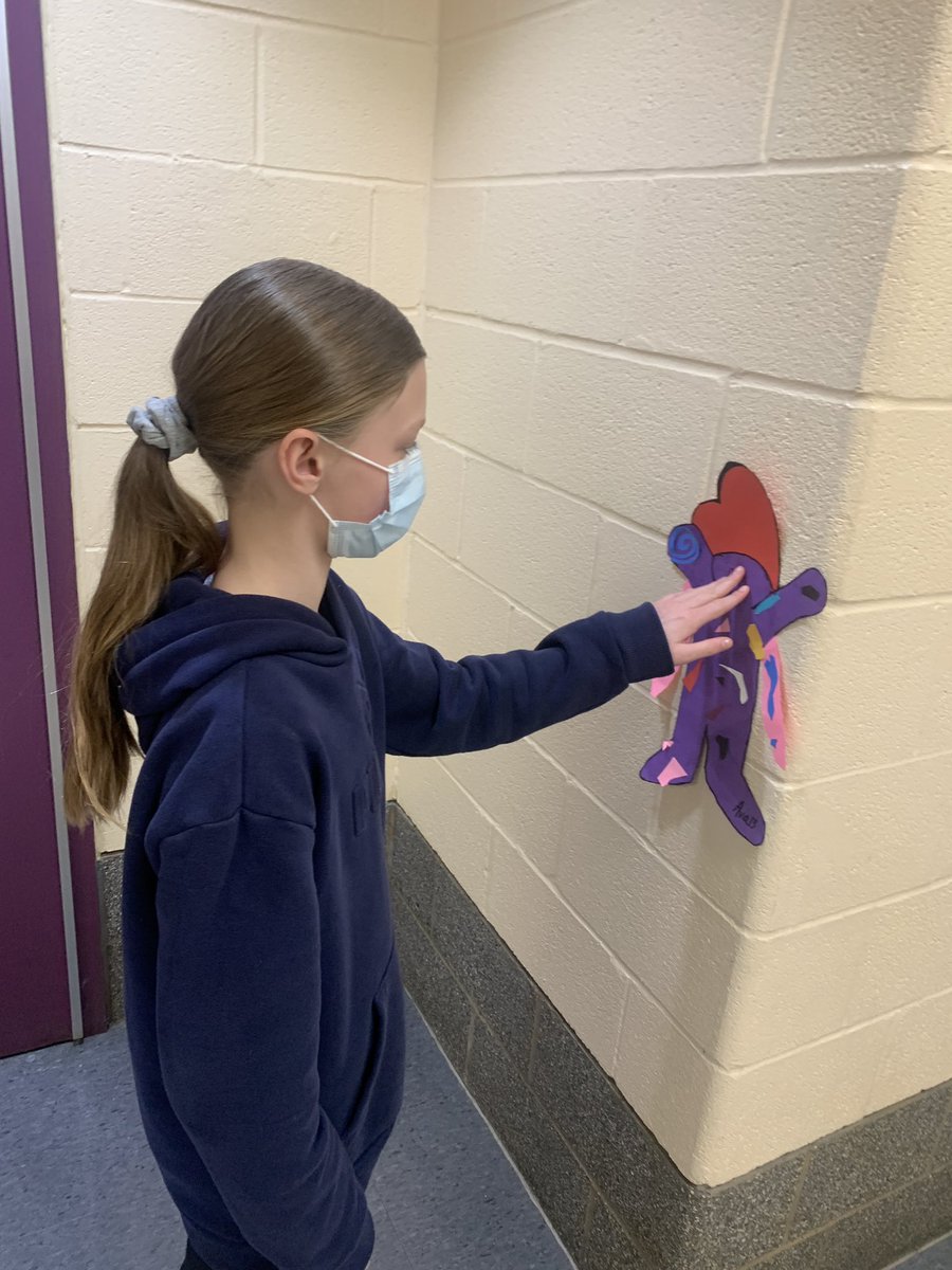 MrsMelMoon's tweet photo. “How do we change the world? One random act of kindness at a time” ❤️

Swipe for photos of our Keith Haring inspired Kind Kids creations scattered randomly throughout the school!

#artwithmrsmoon #artteacher #randomactsofkindness #keithharing #wearestrongsville https://t.co/WZg0EJff17