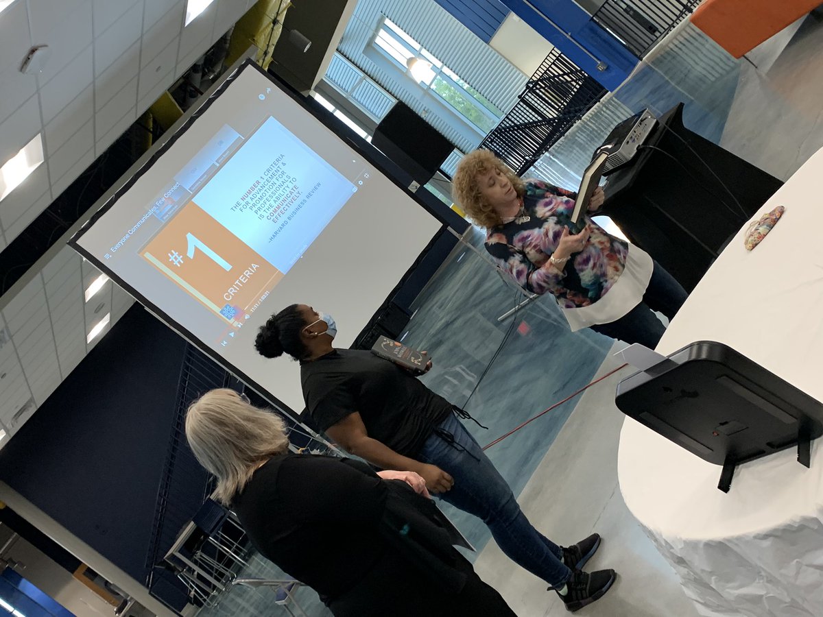 nate_innovate's tweet photo. 60 second book pitches went well taking tips from @EDRoof as part of #R2LU Leading Up! Connect w audience, tell stories, make it click, watch your time! https://t.co/3tYvW9lsus