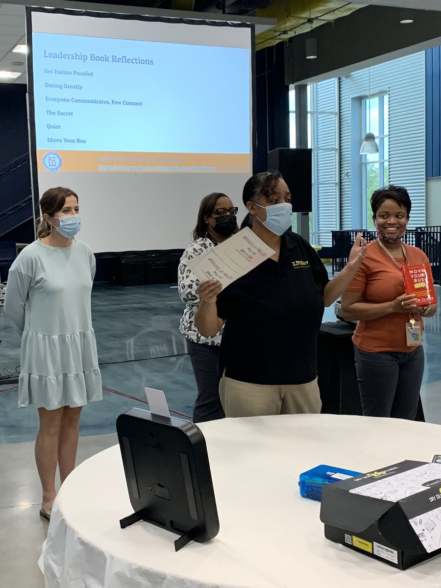 nate_innovate's tweet photo. 60 second book pitches went well taking tips from @EDRoof as part of #R2LU Leading Up! Connect w audience, tell stories, make it click, watch your time! https://t.co/3tYvW9lsus