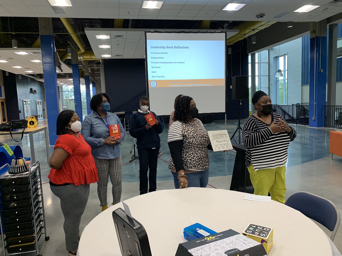 nate_innovate's tweet photo. 60 second book pitches went well taking tips from @EDRoof as part of #R2LU Leading Up! Connect w audience, tell stories, make it click, watch your time! https://t.co/3tYvW9lsus