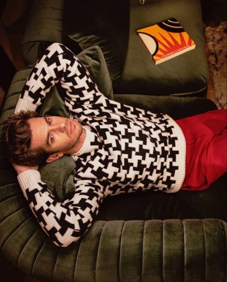 garfieldarchive's tweet photo. that sweater looks so good on him https://t.co/YbSL59m4yM